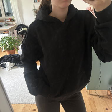 Schwarzer Hoodie