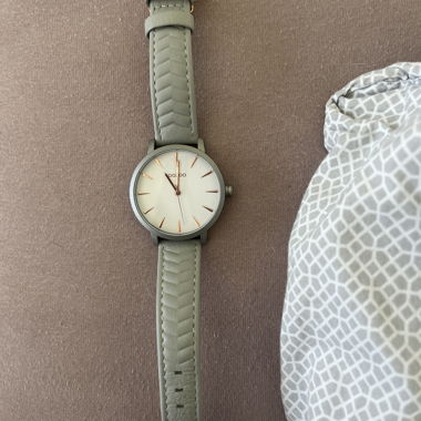 Orologio grigio