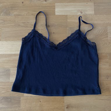 Spitzentop in Dunkelblau