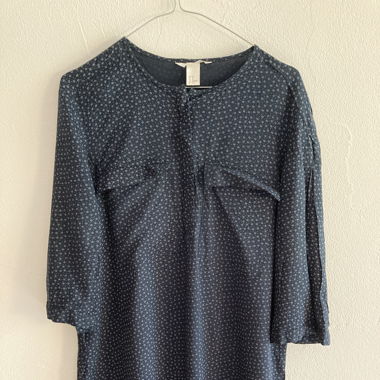 Schön fallendes Kleid
