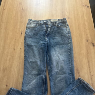 Noisy May Jeans Moni