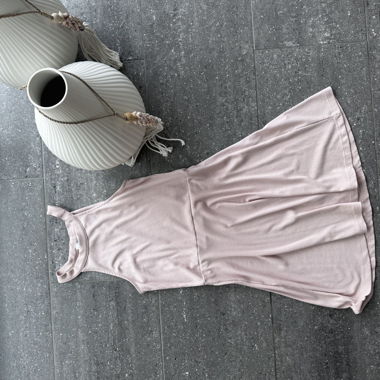 Rosa Ripp-Kleid von IVYREVEL