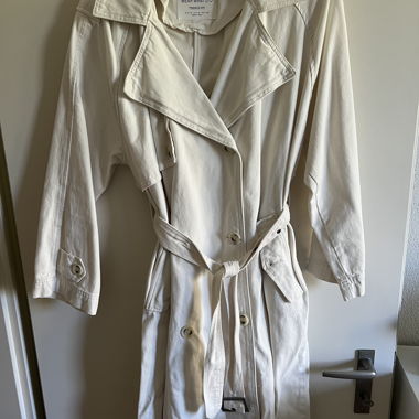 Trenchcoat Stradivarius beige