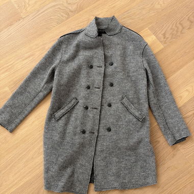 Grauer Mantel / Übergang
