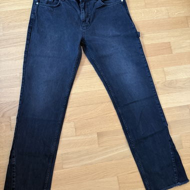 Jeans Scuri di ELEVATE