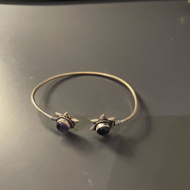 Silver bracelet/bangle with semiprecious stone