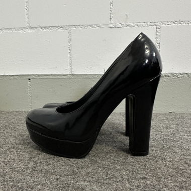CHAUSSURES À TALONS EN CUIR VERNIS NOIR