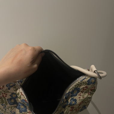 zwei Handtaschen