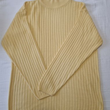 Col roulé côtelé jaune beurre vintage