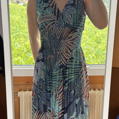 Robe fleurie mi-longue