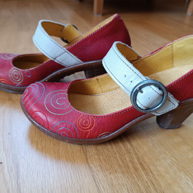 Art Mary Jane Pumps