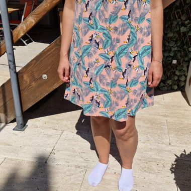 Robe tropicale épaules dénudées