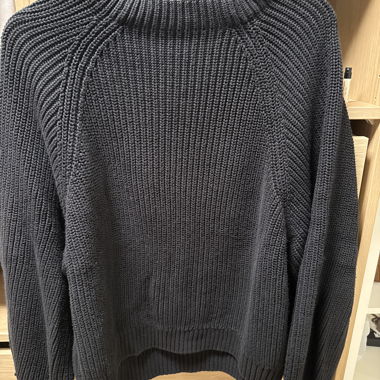 Maglione in maglia scura