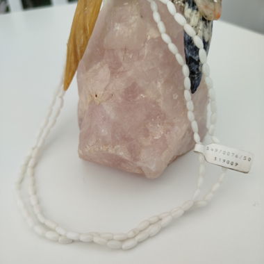 Collana infinita con perle di corallo su cordino in nylon