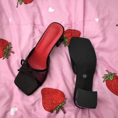 Schwarze Mules mit Absatz, EU 39