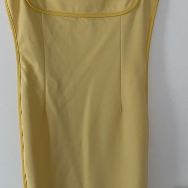 Robe nuisette jaune à bretelles