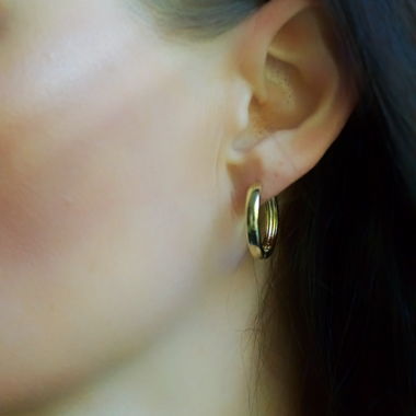 Boucle d'oreille dorée