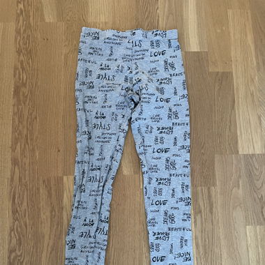 Graue Leggings