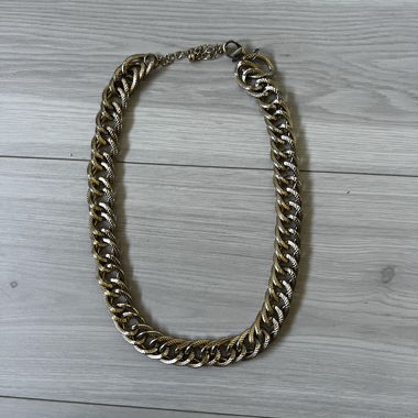 Gold-coloured link chain
