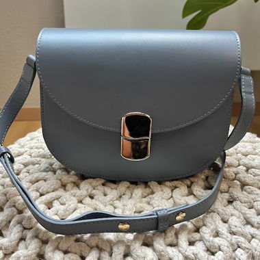 Sézane blaue Lederhandtasche 'Claude'