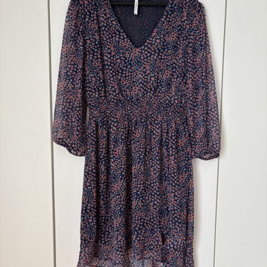 luftiges Blumenkleid