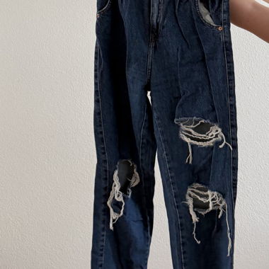 Jeans in denim strappati UE 36