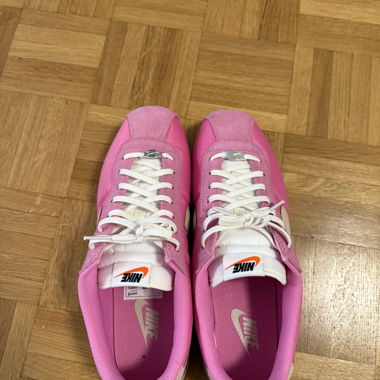 Nike Pink Sneaker