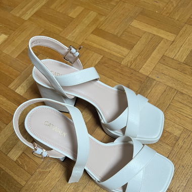 Weisse Heels