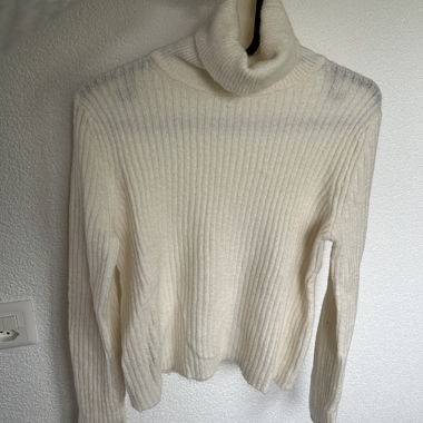 Mango-Creme Rollkragenpullover