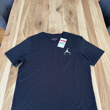 T-shirt Jordan taille L NEUF