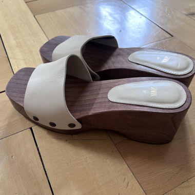 ZARA Holz-Plateau-Sandalen