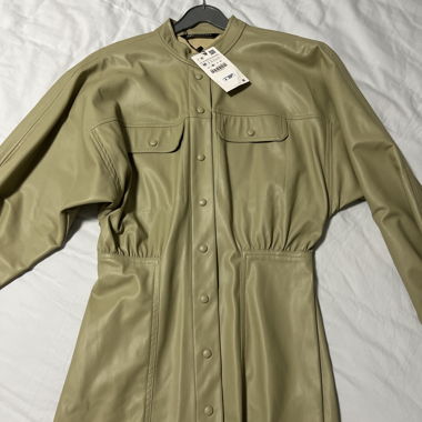 Abito camicia in eco pelle beige