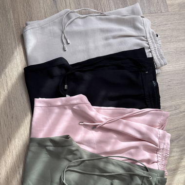 4 Stoffhosen Zara