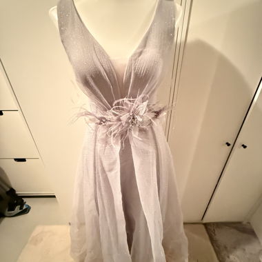 Glitzerndes Abendkleid grau