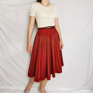 Gonna midi vintage a fiori con pieghe rosse