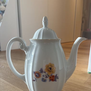 TEE-KRUG PORZELLAN WEISS