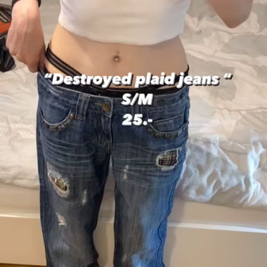 GRUNGED DESTOYED SPIKED DENIM JEANS