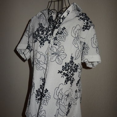 Schwarz-weiss gemusterte Bluse
