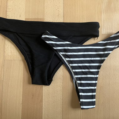 2 Bikini-Unterteile, schwarz und gestreift