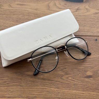 ZARA Brille mit Etui