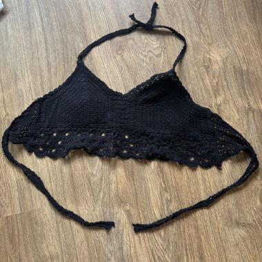 Haut noir au crochet