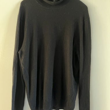 Schwarzer Rollkragenpullover 