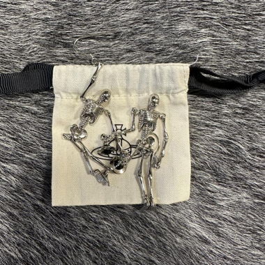 Boucles d'oreilles orbe squelette argent Vivienne Westwood