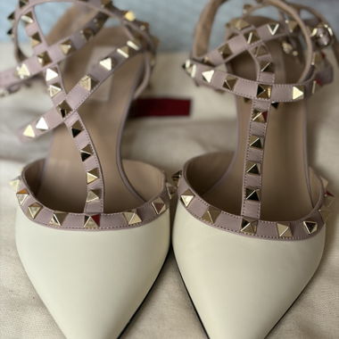 Valentino Garavani Rockstud high heels 39