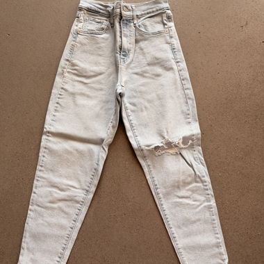 Levi's High-Waist Mom Jeans 25