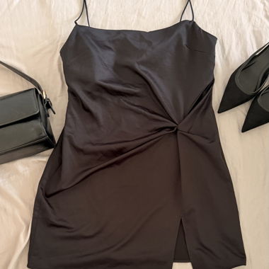 Schwarzes Spaghettitraegerkleid