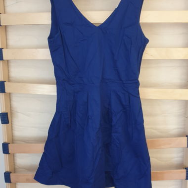 Robe courte bleue sans manches