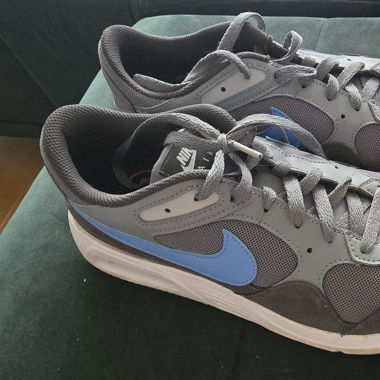 Sneakers air