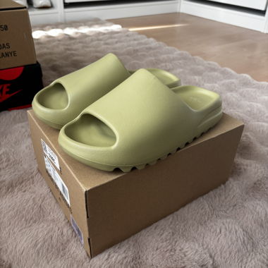 Original Yeezy Slide Resin