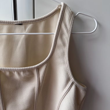 Croptop im Corsagestil